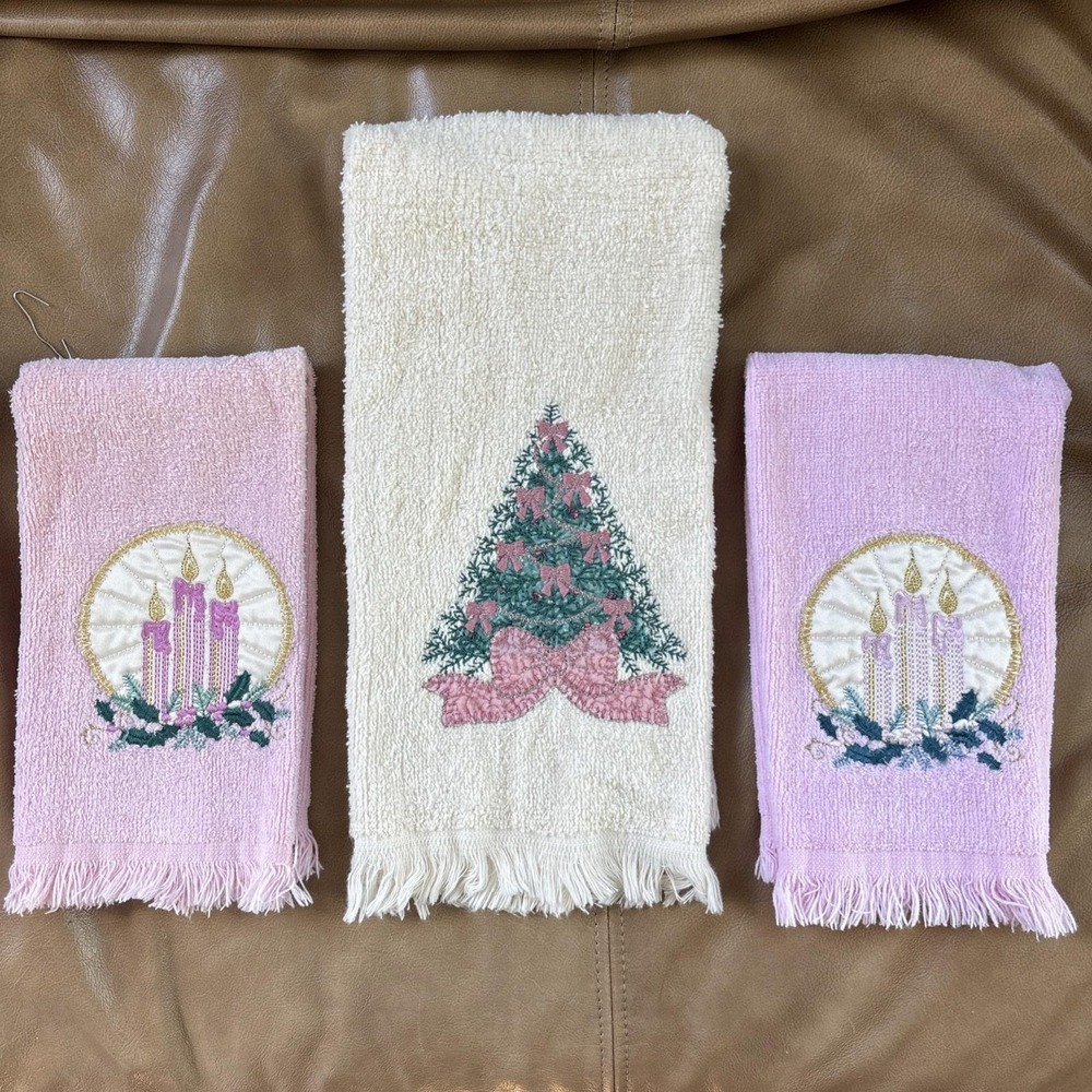 VTG Set Of 3 Embroidered Pink Christmas Towels Tree Ribbons Candles Holly Gold‎